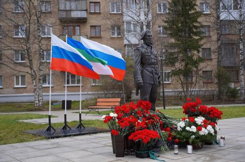 В Ухте открыли памятник легендарному герою СВО с позывным Моторола 