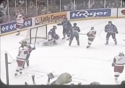 Известный американский хоккейный клуб «Детройт Ред Уингз» опубликовал ролик в честь 30-летия легендарной «Русской пятёрки» Известный американский хоккейный клуб «Детройт Ред Уингз» опубликовал ролик в честь 30-летия легендарной «Русской пятёрки»