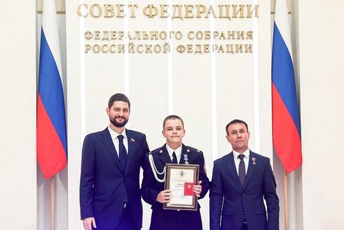 «Выносил бабушек на себе»: 16-летний Богдан из ДНР стал ангелом-хранителем для пожилых соседей