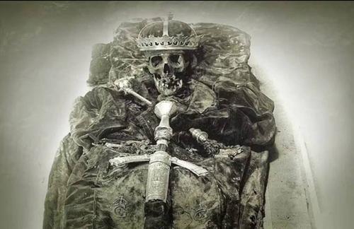 Величие и тлен: вскрытие гробницы Густава Васы показало бренность власти.