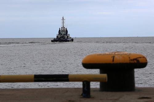 Единственный мост в Усть-Луге развалился спустя месяц работы