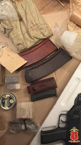 Боевое оружие и взрывчатка обнаружены в жилье пожилой петербурженки
