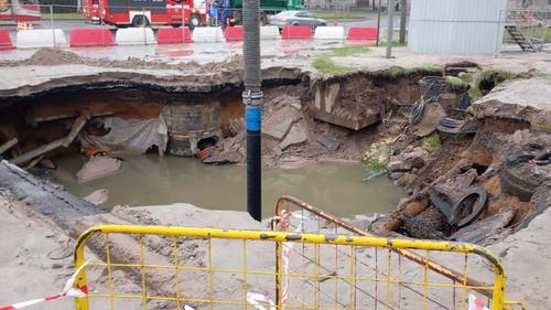 Прокуратура проверяет прорыв водопровода на проспекте Энгельса