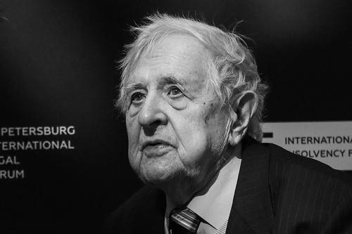 Умер профессор СПбГУ Юрий Толстой, читавший лекции по праву Владимиру Путину