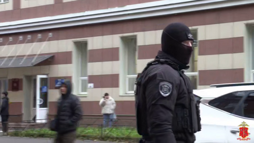 Полиция проверила документы у сотни иностранцев в центре Петербурга