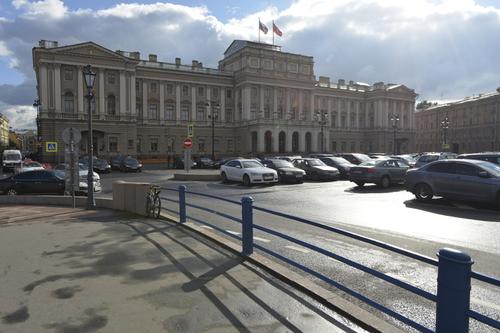 Бюджет Петербурга скорректировали на 18,2 млрд рублей