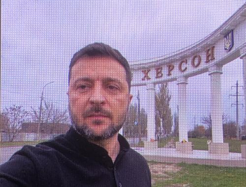 Сенатор Кастюкевич: видно невооруженным глазом, Зеленскому в подконтрольном ВСУ Херсоне было страшно