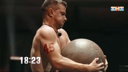 Кубанский бобслеист поразил всех не только силой, но и повышенным к нему внимаем участниц “Титаны”