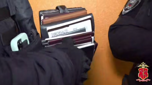 Полиция провела рейд в хостеле Репино и проверила 250 мигрантов