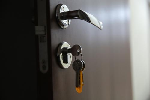 В квартире у жителя Ленобласти нашли около 2,5 килограмма наркотиков