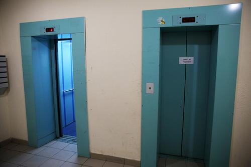 В Сертолово проверят многоквартирный дом с неисправными лифтами