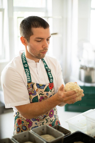 Секретный ингредиент успеха: как закваска на фруктовой воде меняет представление о хлебе. Рассказывает Никита Михеев