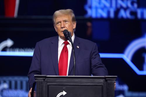 Трамп заявил, что американским детям делают слишком много прививок