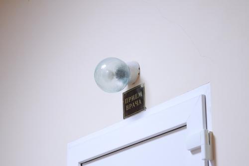 Администрация Гатчинской больницы изменила правила после ухода врача на намаз