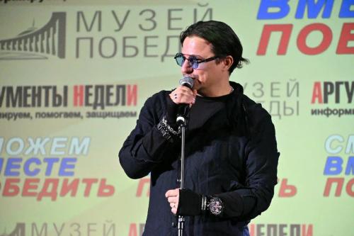 Максим Олейников рассказал, как объяснить детям, где настоящие герои