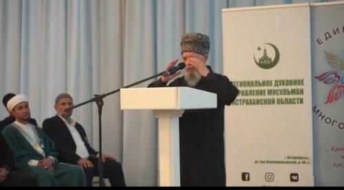 Муфтии выступили против никабов и публичных намазов