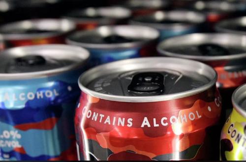 В Госдуме предложили продавать энергетики в аптеках