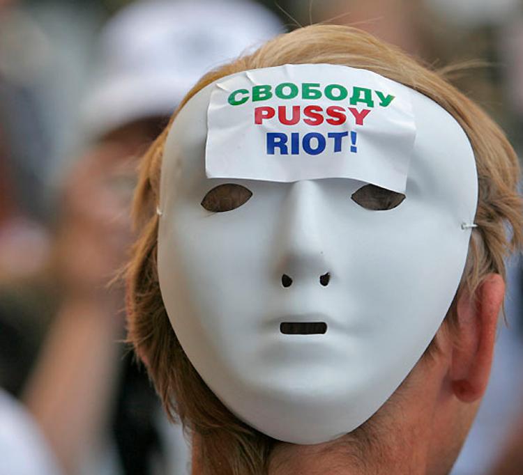 Петиция в поддержку Толоконниковой собрала 16,5 тысяч подписей