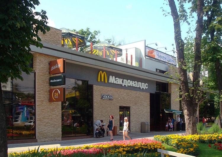 В Калужской области посетитель McDonald's открыл стрельбу: вступился за девушку