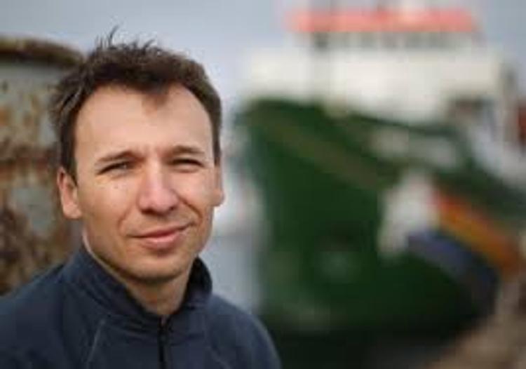 Вслед за Синяковым суд арестовал еще пятерых членов экипажа "Арктик Санрайз"
