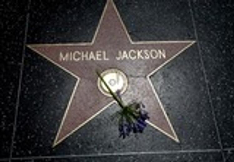 Семье Майкла Джексона отказали в миллиардах от AEG Live