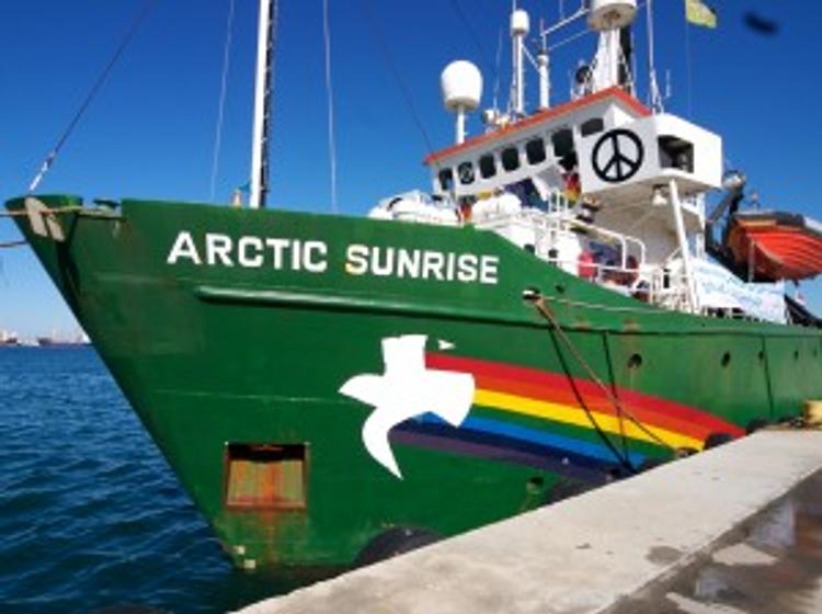 Greenpeace: активисты не таранили лодки пограничников