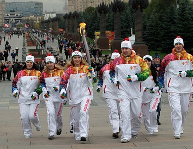 То потухнет, то погаснет: Олимпийский огонь в Подмосковье (ВИДЕО)