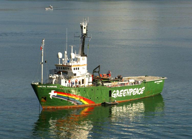 СМИ Британии заступились за видеооператора с судна Arctic Sunrise