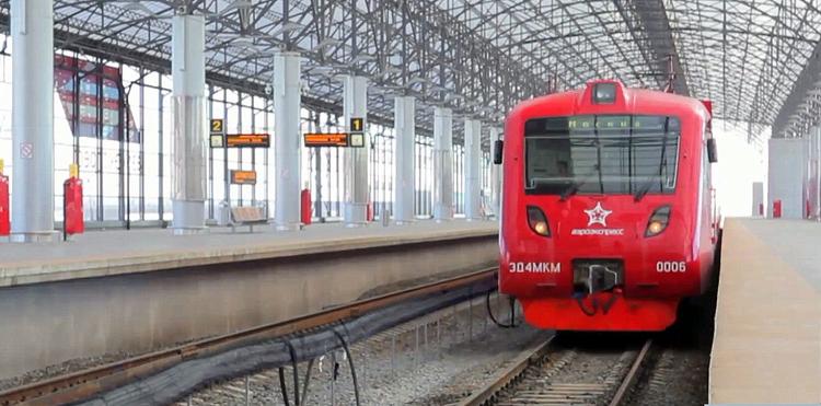 Под Петербургом легковушка попала под поезд