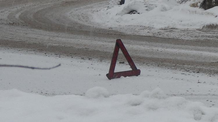 МЧС: В Петербурге в Озерках иномарка сбила мать с двумя детьми