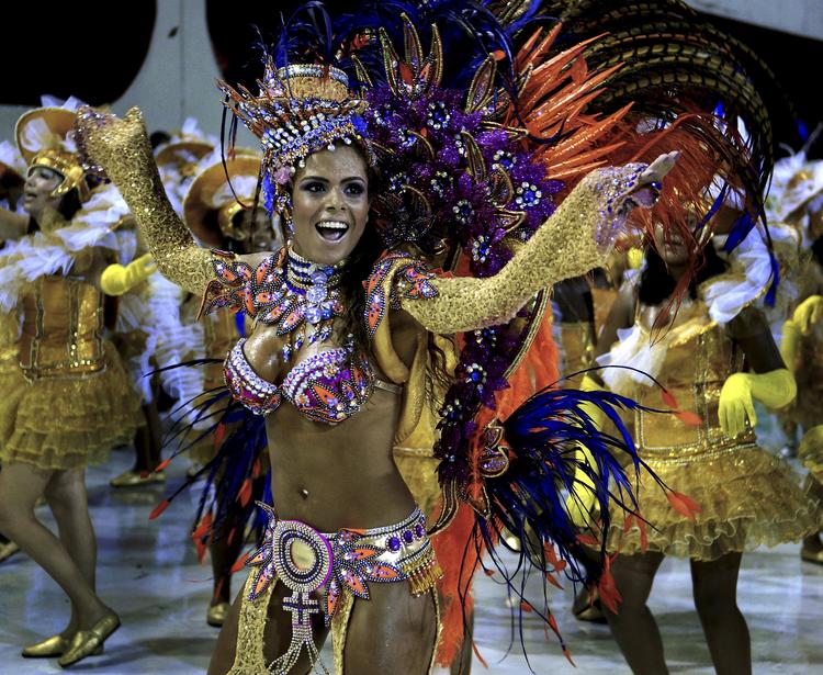 Бразилия: На карнавале в Рио идут соревнования школ самбы