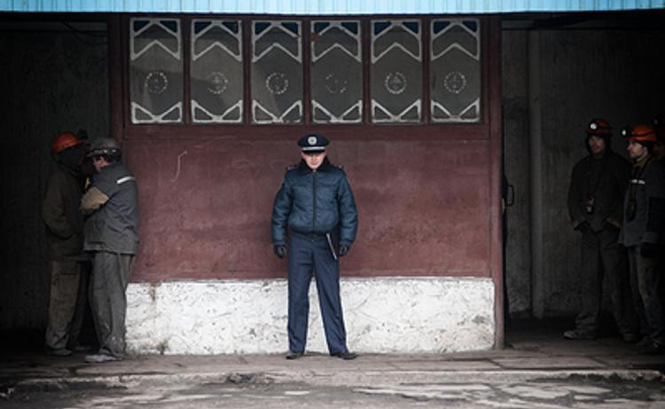 В Донбассе неизвестные захватили милицию Славянска (ВИДЕО)