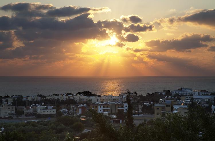 На кипрском Пафосе готовят к открытию новый пляж