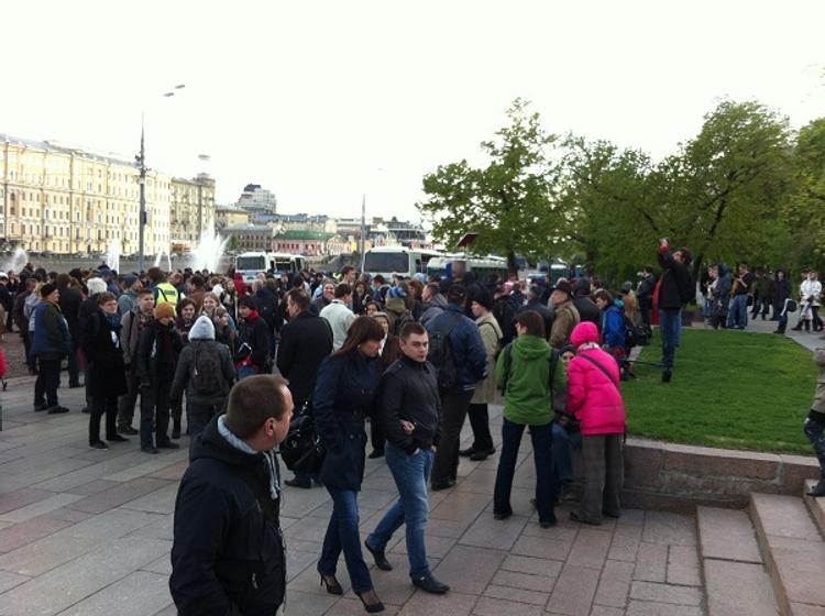 Оппозиционеры погуляли по Болотной без плакатов (ФОТО)