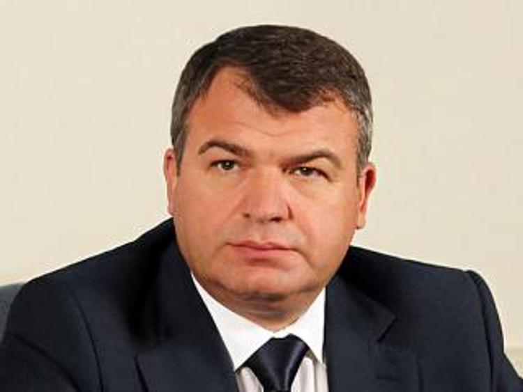 КПРФ собирает подписи для расследования деятельности Сердюкова