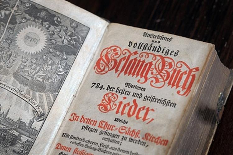 Экс-сотрудников ФСБ пожурили за кражу Библии XV века