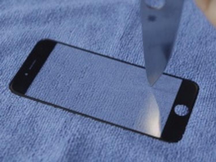Блогер проверил на прочность сапфировое стекло для iPhone 6 ВИДЕО