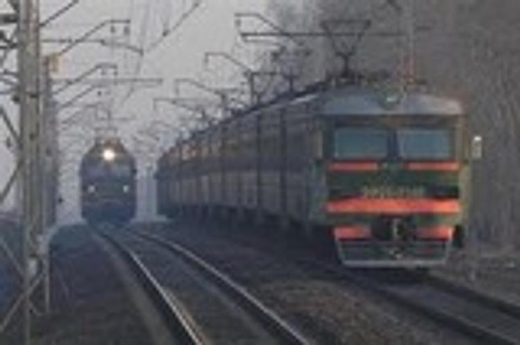 На перегоне Дагомыс-Сочи задерживается движение поездов