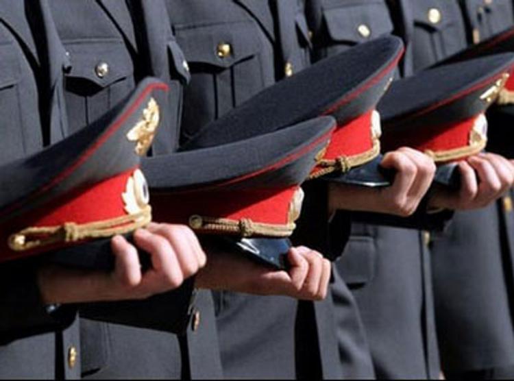 Полицейский за 1,6 миллиона рублей обещал вернуть бизнесмену сигареты