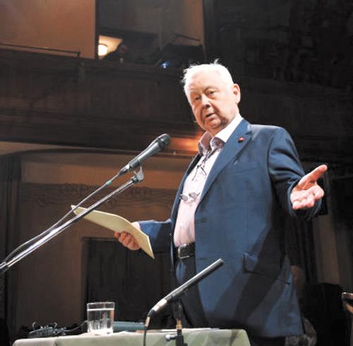 МХТ открыл сезон и памятник