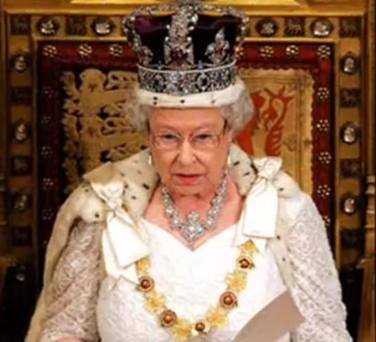 Британская королева впервые лишила офицера высшего ордена за отвагу