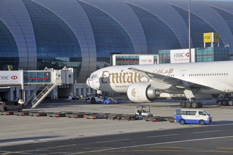 ОАЭ: В аэропортах Дубая откроют паспортный контроль "на колесах"
