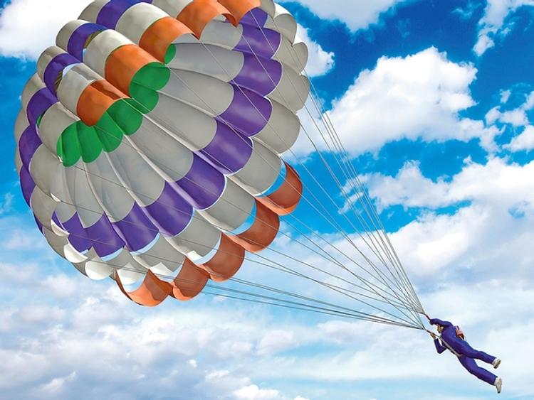 Американка отметила свое 100-летие прыжком с парашютом