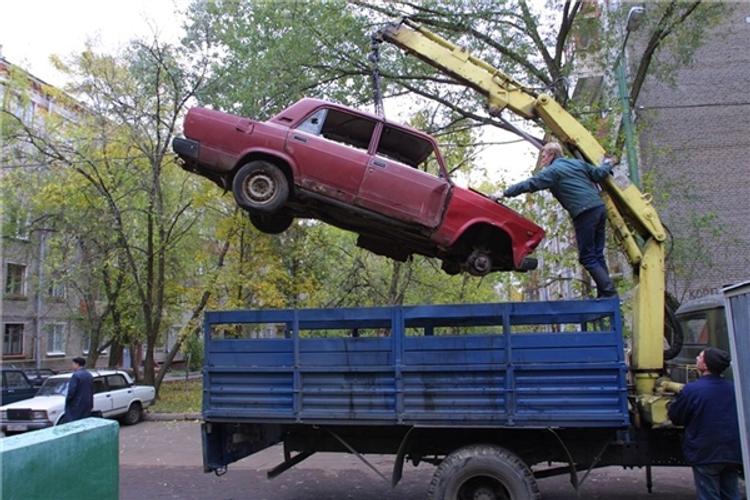 В Петербурге эвакуировали автомобиль с четырехмесячным ребенком