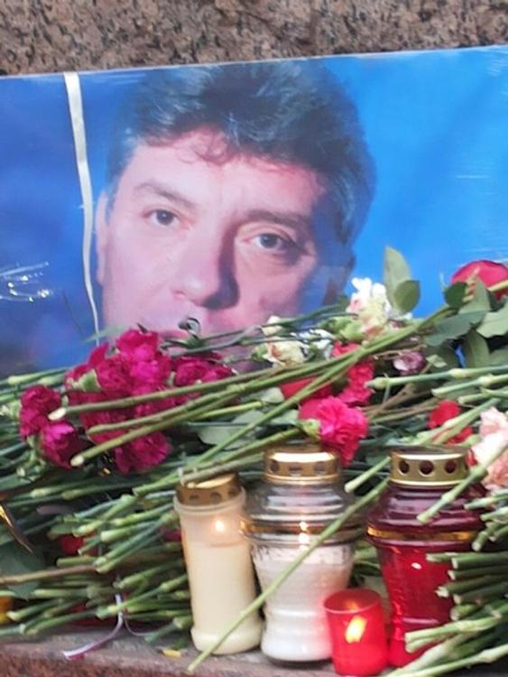 У Соловецкого камня почтили память Бориса Немцова (ФОТО)