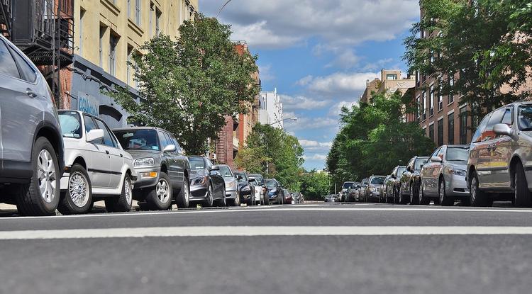 Еще две улицы в Москве вошли в зону платной парковки