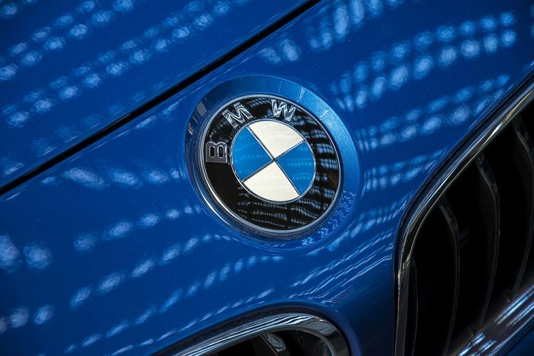 BMW выпустит автомобили с автопилотом