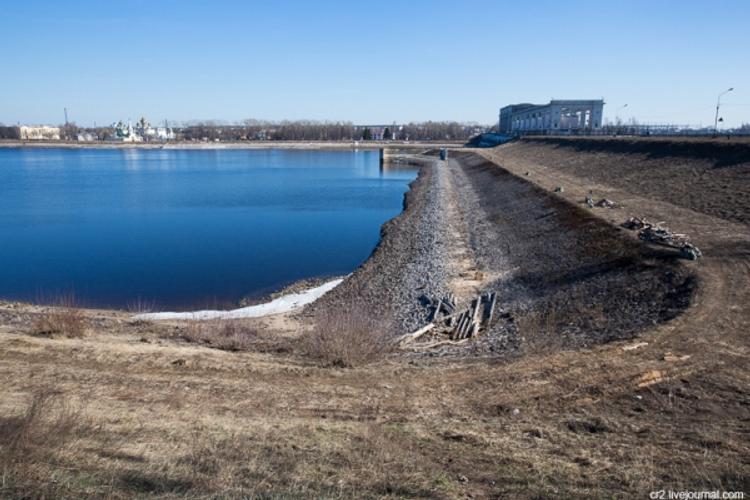 Снижение уровня воды в волге