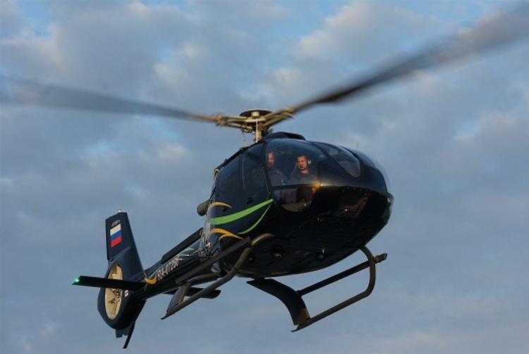 В Подпорожье нашли полузатопленный вертолет после жесткой посадки