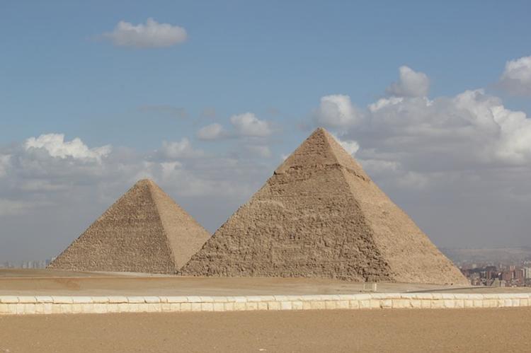У подножия египетских пирамид расстреляны двое полицейских